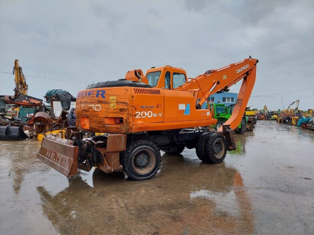 Daewoo Doosan S200W-V - حفارة: صور 3 Daewoo Doosan S200W-V - حفارة: صور 3