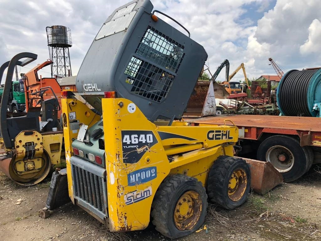 Gehl 4640 FOR PARTS - شيول صغير: صور 1 Gehl 4640 FOR PARTS - شيول صغير: صور 1