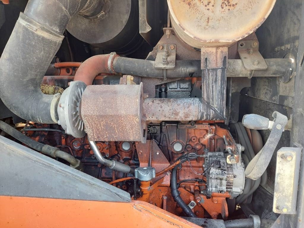 اللودر بعجل Hitachi ZW250: صور 8