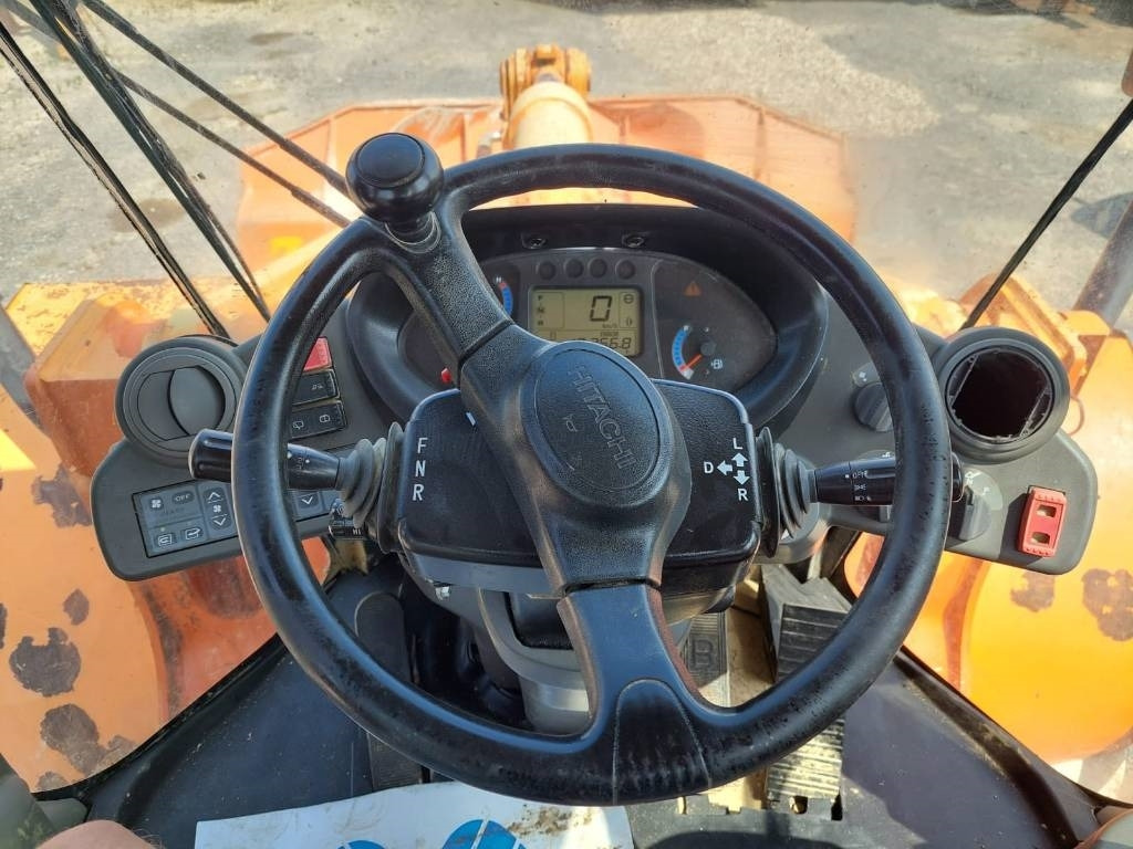 اللودر بعجل Hitachi ZW250: صور 6