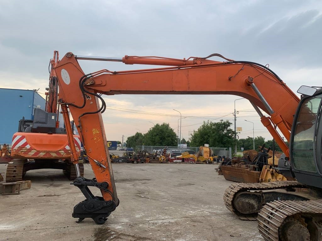 Hitachi ZX 180 LC-3 - حفارات زحافة: صور 4 Hitachi ZX 180 LC-3 - حفارات زحافة: صور 4