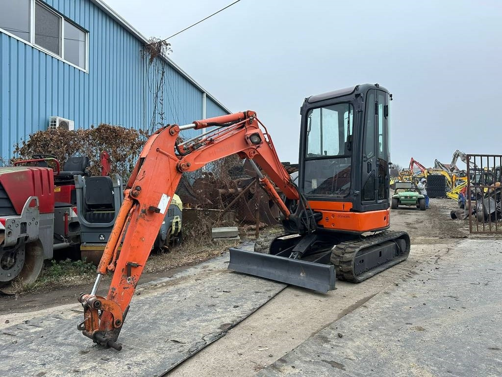 Hitachi ZX 27 U-2 - حفارة مصغرة: صور 1 Hitachi ZX 27 U-2 - حفارة مصغرة: صور 1