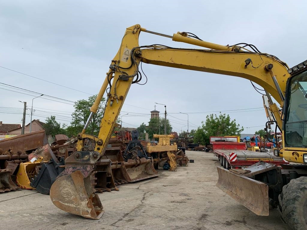 Komatsu PW 140-7 - حفارة على عجلات: صور 4 Komatsu PW 140-7 - حفارة على عجلات: صور 4