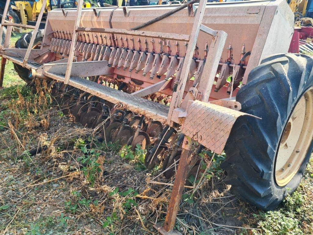 Kuhn 4M - الة بذر: صور 5 Kuhn 4M - الة بذر: صور 5