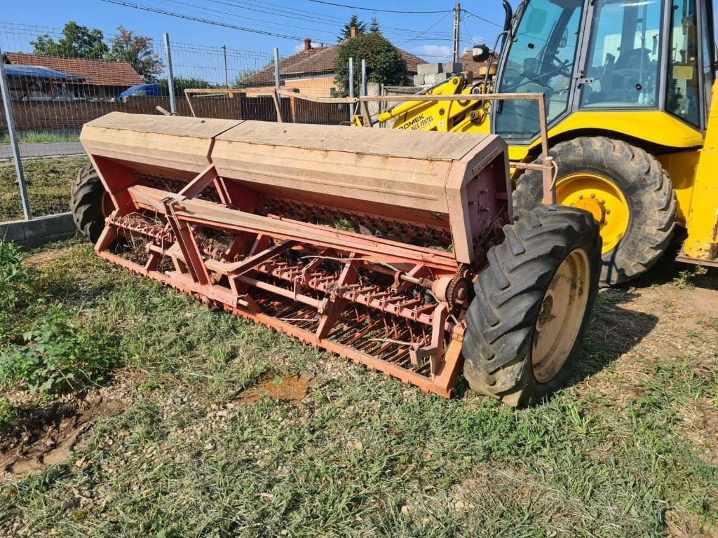 Kuhn 4M - الة بذر: صور 1 Kuhn 4M - الة بذر: صور 1