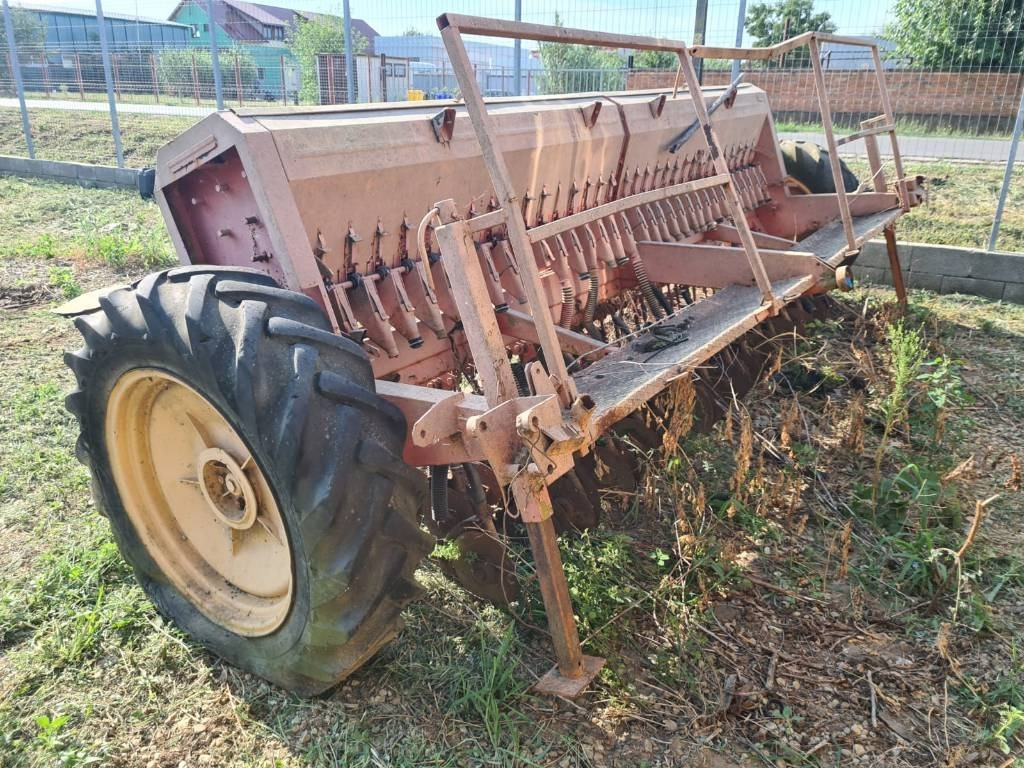 Kuhn 4M - الة بذر: صور 2 Kuhn 4M - الة بذر: صور 2