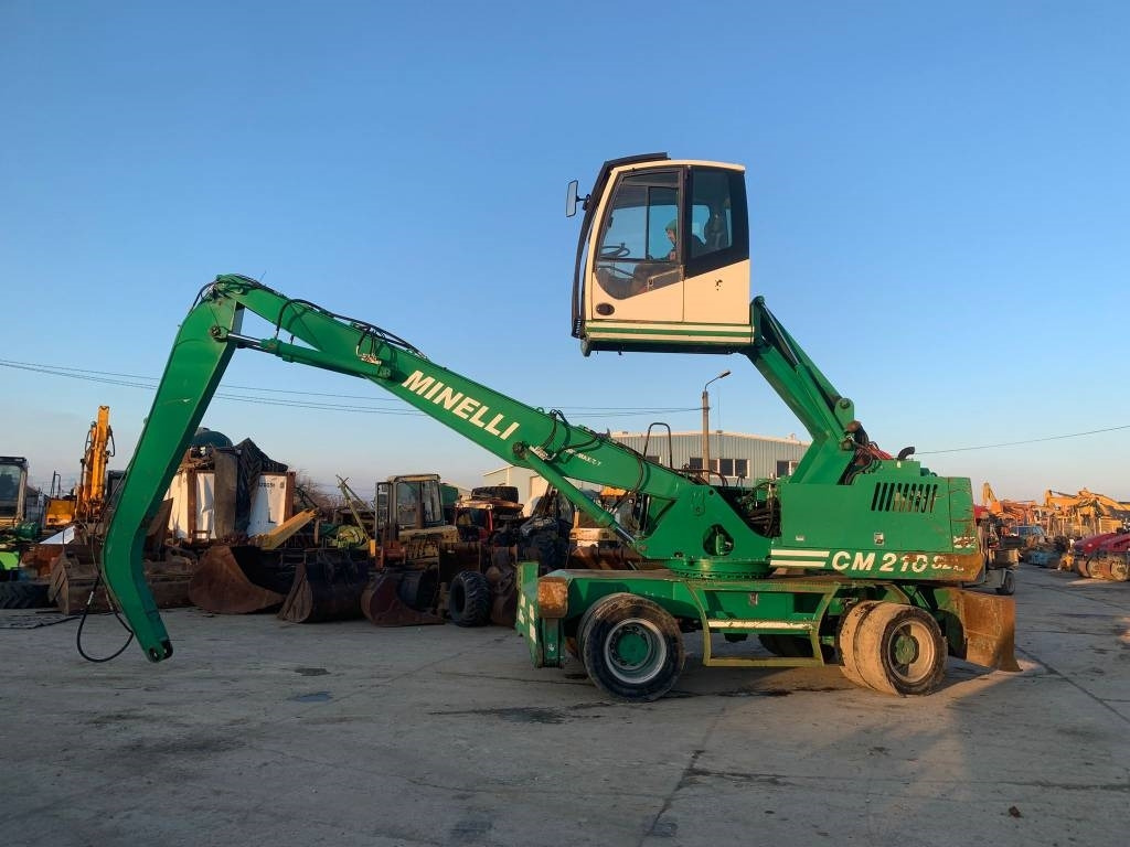Minelli CM210 - حفارة على عجلات: صور 2 Minelli CM210 - حفارة على عجلات: صور 2