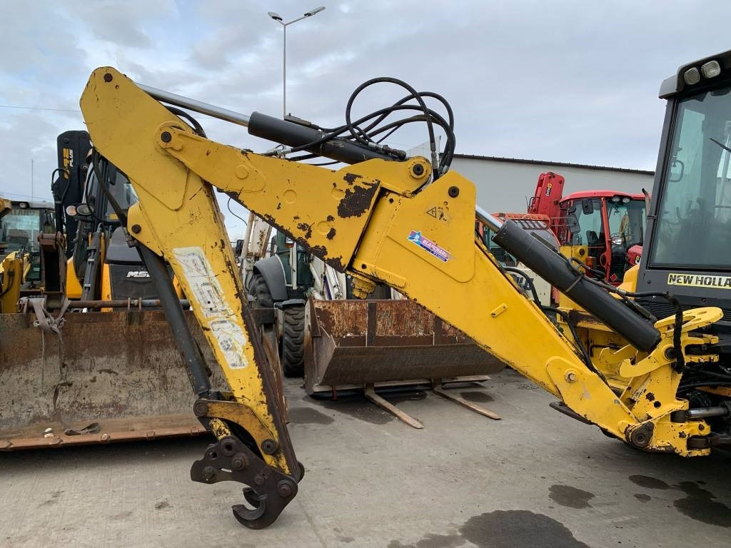 New Holland B 115 4PS - حفار متعدد الاستخدام: صور 5 New Holland B 115 4PS - حفار متعدد الاستخدام: صور 5