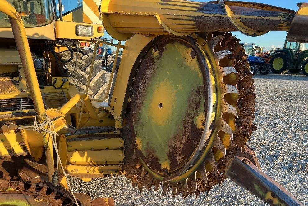 New Holland FX 300 - حصادة شاملة: صور 5 New Holland FX 300 - حصادة شاملة: صور 5