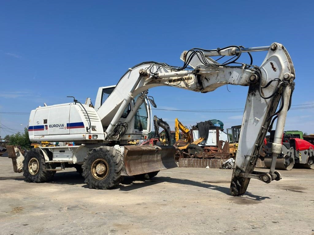 New Holland MH Plus - حفارة على عجلات: صور 1 New Holland MH Plus - حفارة على عجلات: صور 1