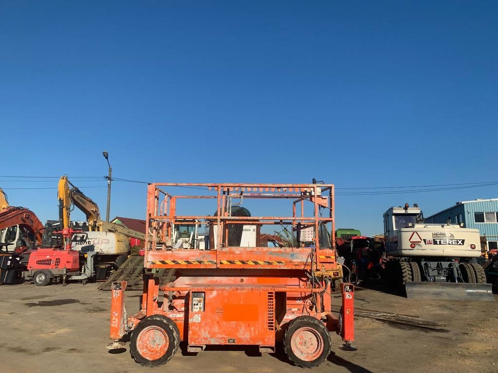 SkyJack SJ 6832 RT - رافعات مقصية: صور 3 SkyJack SJ 6832 RT - رافعات مقصية: صور 3