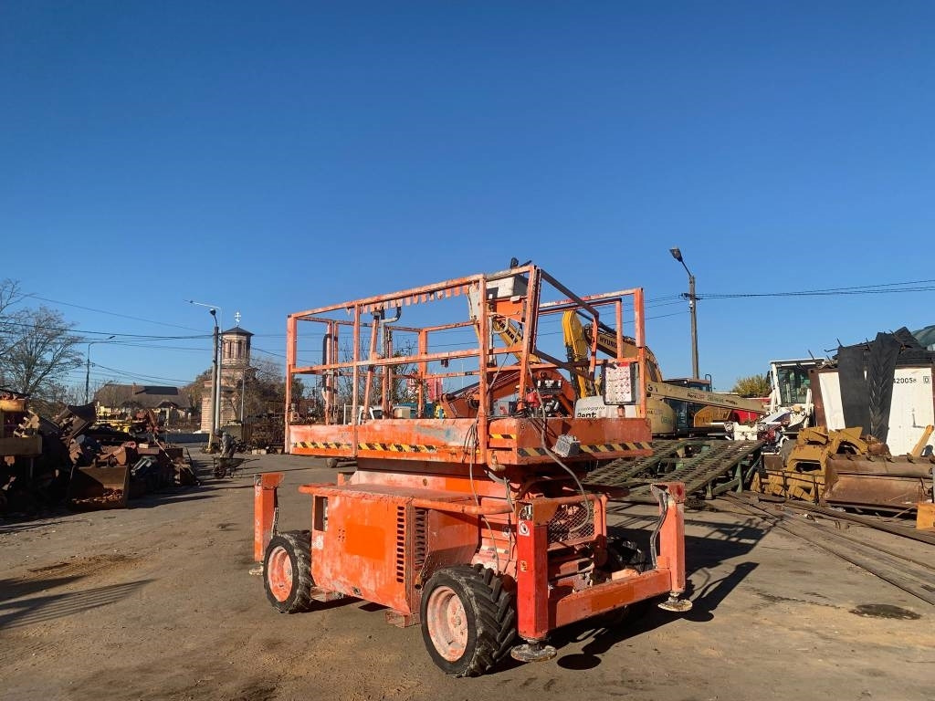 SkyJack SJ 6832 RT - رافعات مقصية: صور 4 SkyJack SJ 6832 RT - رافعات مقصية: صور 4