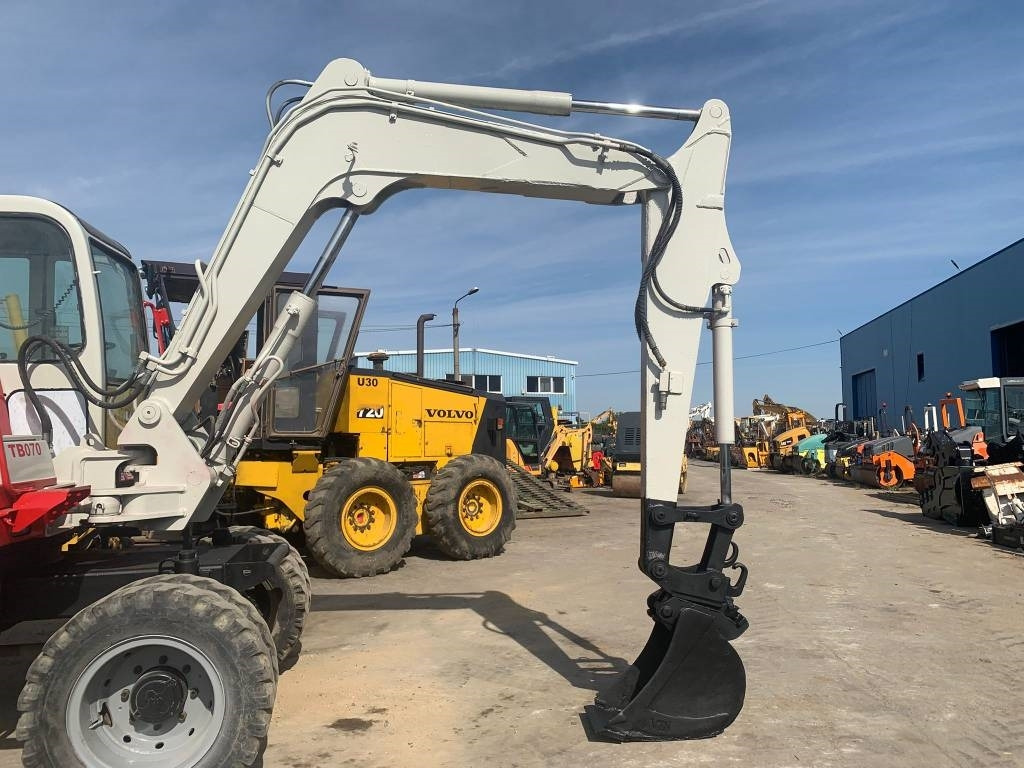 Takeuchi TB070W - حفارة على عجلات: صور 5 Takeuchi TB070W - حفارة على عجلات: صور 5