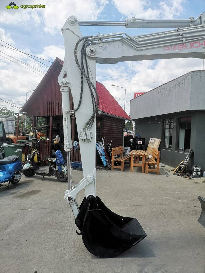 Takeuchi TB180FR - حفارة مصغرة: صور 5 Takeuchi TB180FR - حفارة مصغرة: صور 5
