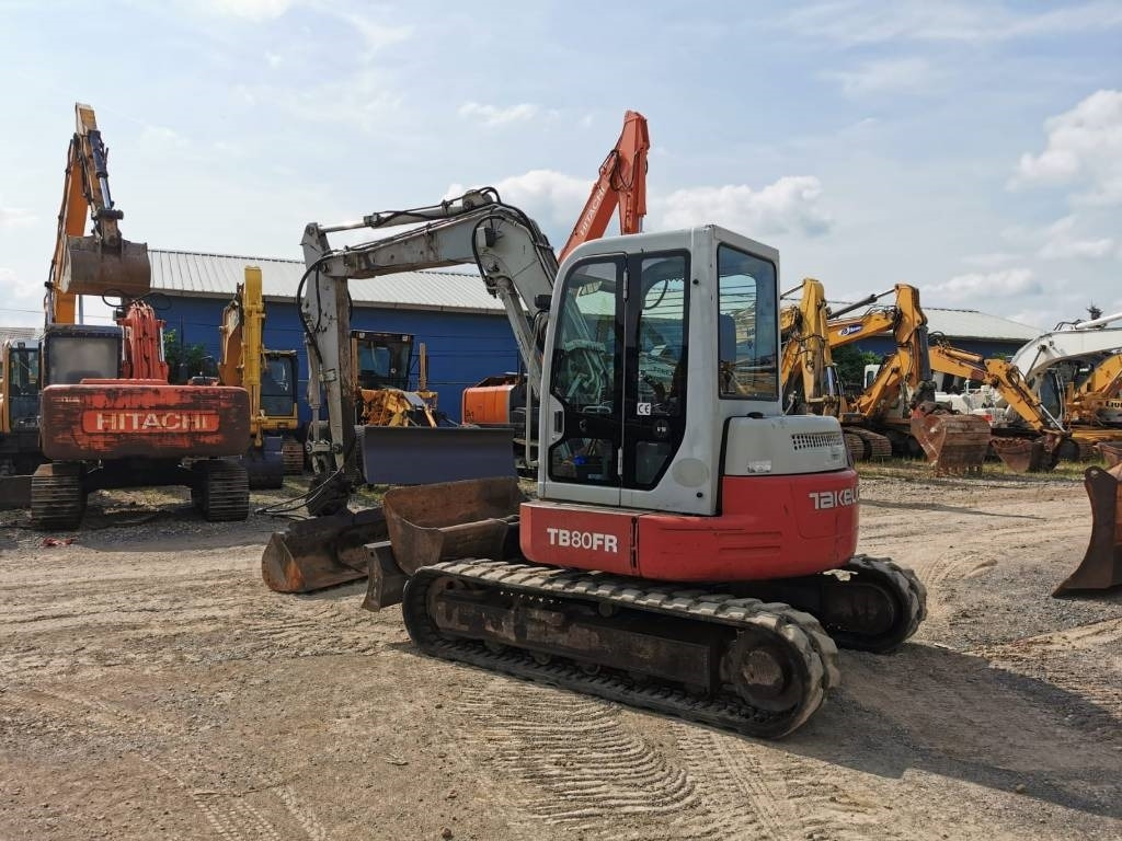 Takeuchi TB80FR - حفارة مصغرة: صور 3 Takeuchi TB80FR - حفارة مصغرة: صور 3