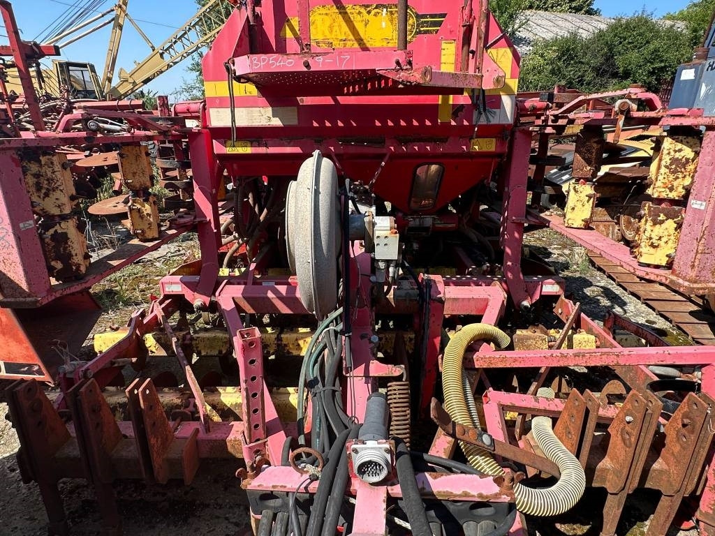 Vaderstad Rapid400F - الة بذر: صور 3 Vaderstad Rapid400F - الة بذر: صور 3