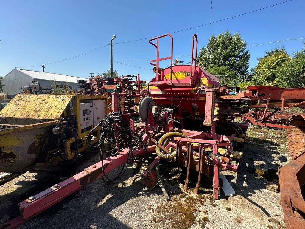 Vaderstad Rapid400F - الة بذر: صور 1 Vaderstad Rapid400F - الة بذر: صور 1