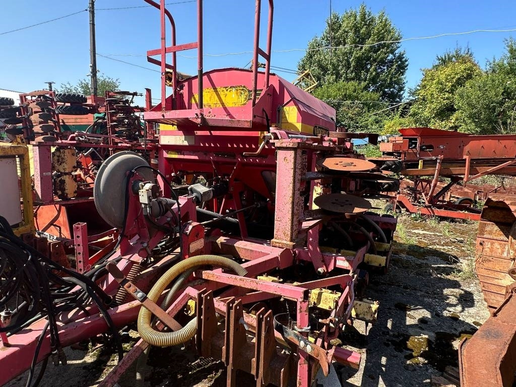 Vaderstad Rapid400F - الة بذر: صور 2 Vaderstad Rapid400F - الة بذر: صور 2