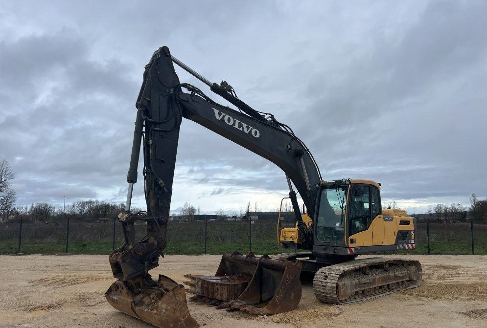 Volvo EC 220 DL - حفارات زحافة: صور 1 Volvo EC 220 DL - حفارات زحافة: صور 1