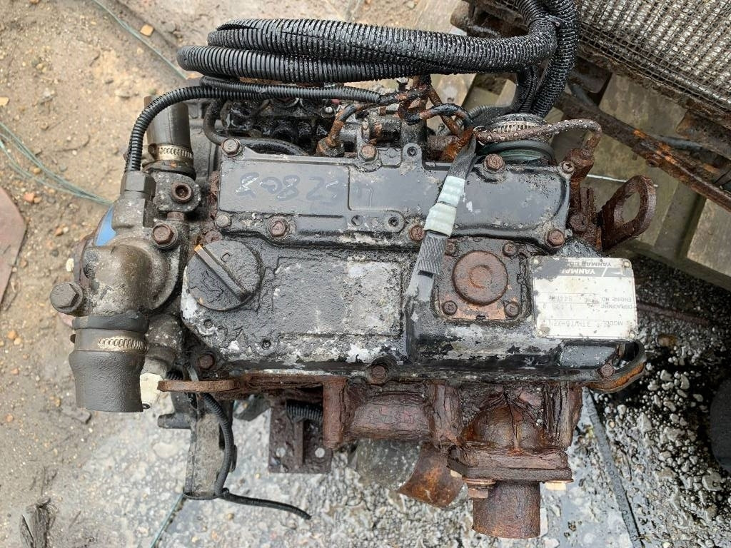 Yanmar 3TNV76 ENGINE  - المحرك - آلات البناء: صور 1 Yanmar 3TNV76 ENGINE  - المحرك - آلات البناء: صور 1