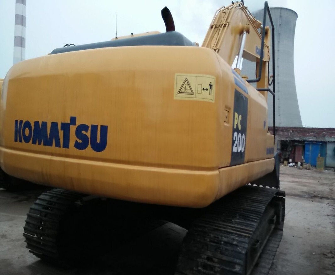 Komatsu PC200-7 - حفارات زحافة: صور 1 Komatsu PC200-7 - حفارات زحافة: صور 1