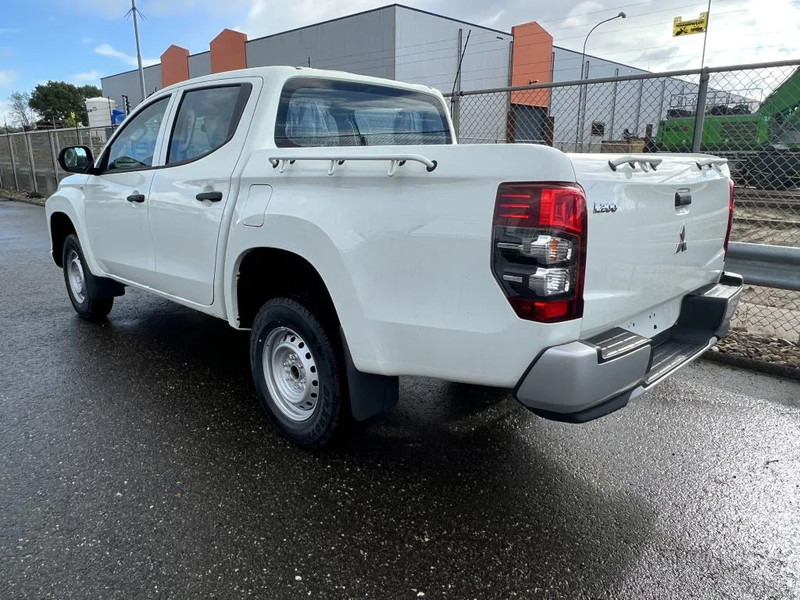 Mitsubishi L200 4x4 - 8 UNITS in WHITE 2.5 D GL Double Cab - EURO 2 - NEW!! Ready for work!!!** - شاحنة البيك أب, الشاحنات الصغيرة كابينة مزدوجة: صور 2 Mitsubishi L200 4x4 - 8 UNITS in WHITE 2.5 D GL Double Cab - EURO 2 - NEW!! Ready for work!!!** - شاحنة البيك أب, الشاحنات الصغيرة كابينة مزدوجة: صور 2