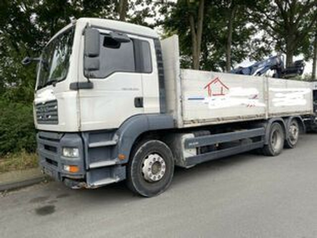 MAN 26.320 Pritsche mit Kran Tirre 170 - شاحنات مسطحة, شاحنة كرين: صور 1 MAN 26.320 Pritsche mit Kran Tirre 170 - شاحنات مسطحة, شاحنة كرين: صور 1