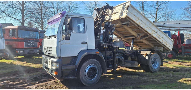 MAN TGM 18.220 4x2 3.S-Kipper mit Kran - قلابات, شاحنة كرين: صور 2 MAN TGM 18.220 4x2 3.S-Kipper mit Kran - قلابات, شاحنة كرين: صور 2