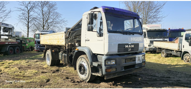 MAN TGM 18.220 4x2 3.S-Kipper mit Kran - قلابات, شاحنة كرين: صور 1 MAN TGM 18.220 4x2 3.S-Kipper mit Kran - قلابات, شاحنة كرين: صور 1