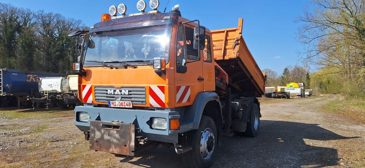 MAN TGM 18.240PS 4x4 3.S-Kipper mit Kran - قلابات, شاحنة كرين: صور 2 MAN TGM 18.240PS 4x4 3.S-Kipper mit Kran - قلابات, شاحنة كرين: صور 2