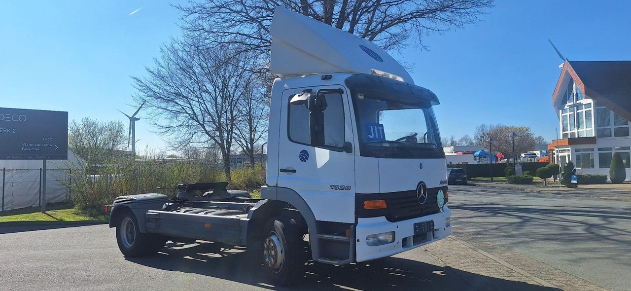 Mercedes-Benz 1328 SZM Atego - شاحنة جرار: صور 1 Mercedes-Benz 1328 SZM Atego - شاحنة جرار: صور 1