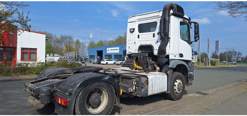 Mercedes-Benz 1840 HD 4x4 Arocs - شاحنة جرار: صور 4 Mercedes-Benz 1840 HD 4x4 Arocs - شاحنة جرار: صور 4