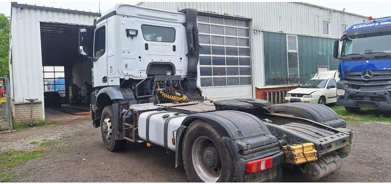 Mercedes-Benz 1840 HD 4x4 Arocs - شاحنة جرار: صور 3 Mercedes-Benz 1840 HD 4x4 Arocs - شاحنة جرار: صور 3