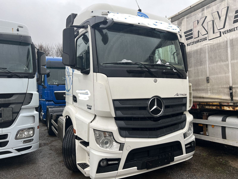 Mercedes-Benz 1842 LS Actros 1-Hand - شاحنة جرار: صور 3 Mercedes-Benz 1842 LS Actros 1-Hand - شاحنة جرار: صور 3