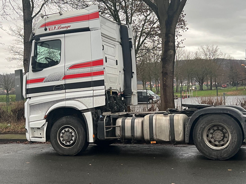 Mercedes-Benz 1845 Arocs 4x4 HD 1-Hand - شاحنة جرار: صور 4 Mercedes-Benz 1845 Arocs 4x4 HD 1-Hand - شاحنة جرار: صور 4