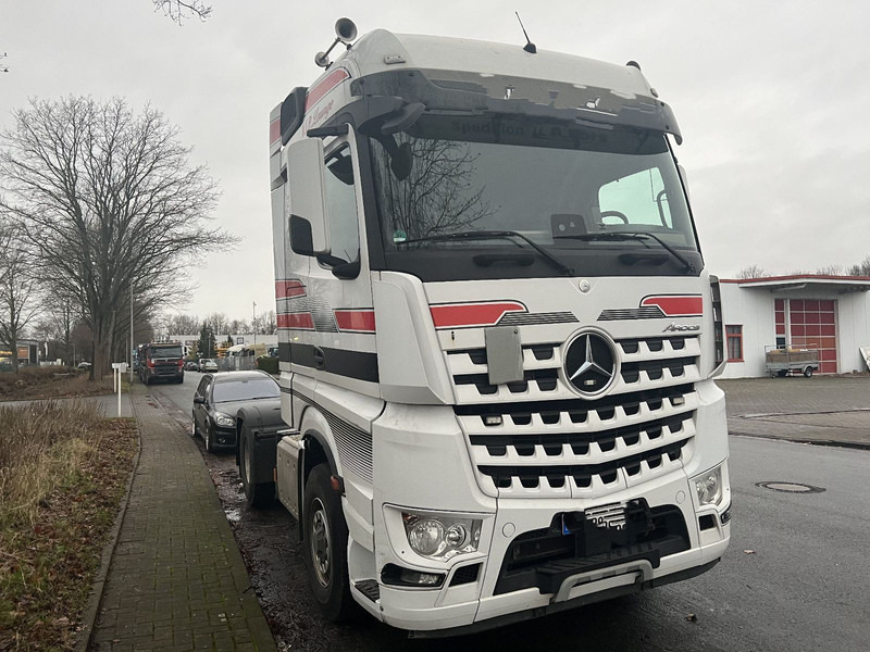 Mercedes-Benz 1845 Arocs 4x4 HD 1-Hand - شاحنة جرار: صور 5 Mercedes-Benz 1845 Arocs 4x4 HD 1-Hand - شاحنة جرار: صور 5