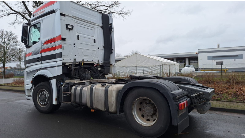 Mercedes-Benz 1845 Arocs 4x4 HD 1-Hand - شاحنة جرار: صور 3 Mercedes-Benz 1845 Arocs 4x4 HD 1-Hand - شاحنة جرار: صور 3
