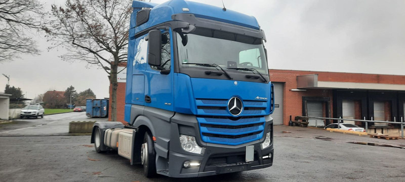 Mercedes-Benz 1845 SZM Actros - شاحنة جرار: صور 1 Mercedes-Benz 1845 SZM Actros - شاحنة جرار: صور 1