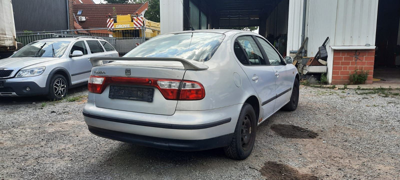 SEAT Toledo Signo 1,8 20V Autom - سيدان: صور 3 SEAT Toledo Signo 1,8 20V Autom - سيدان: صور 3