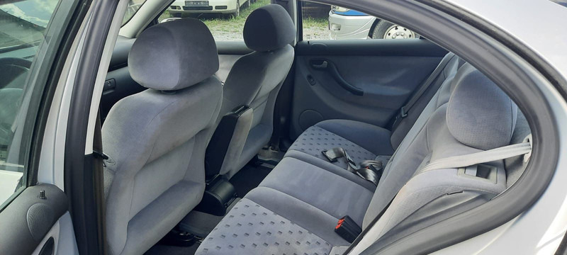 SEAT Toledo Signo 1,8 20V Autom - سيارة: صور 5 SEAT Toledo Signo 1,8 20V Autom - سيارة: صور 5