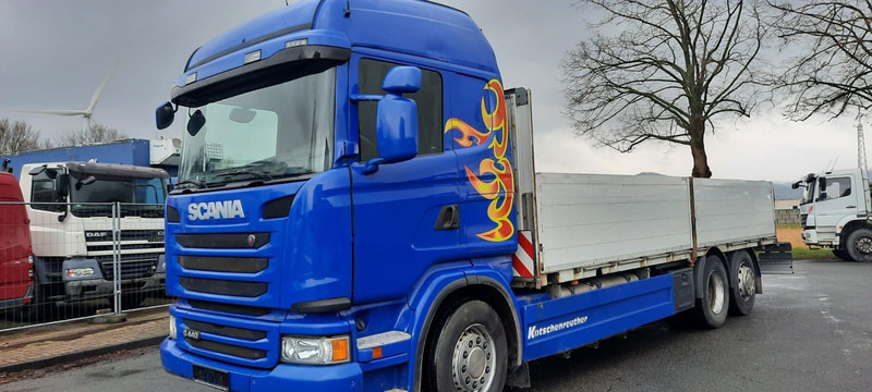 Scania G440 Pritsche 6x2 Kran am Heck vor - شاحنات مسطحة, شاحنة كرين: صور 1 Scania G440 Pritsche 6x2 Kran am Heck vor - شاحنات مسطحة, شاحنة كرين: صور 1