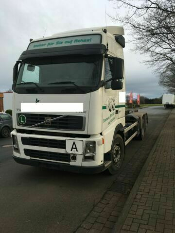 Volvo FH12-420 G.Haus 2xBett Klima Schaltgetriebe Reta - شاحنة ذات الخطاف: صور 1 Volvo FH12-420 G.Haus 2xBett Klima Schaltgetriebe Reta - شاحنة ذات الخطاف: صور 1