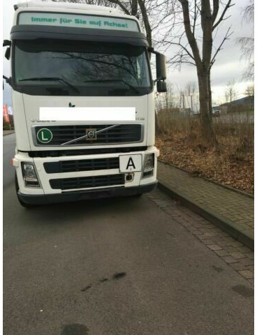 Volvo FH12-420 G.Haus 2xBett Klima Schaltgetriebe Reta - شاحنة ذات الخطاف: صور 3 Volvo FH12-420 G.Haus 2xBett Klima Schaltgetriebe Reta - شاحنة ذات الخطاف: صور 3