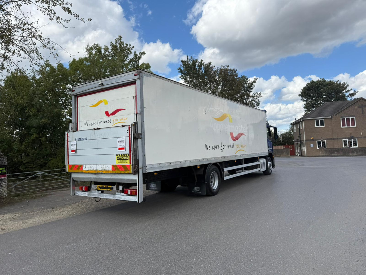 بصندوق مغلق شاحنة 2016 Mercedes Antos 1824 Rigid Truck: صور 18