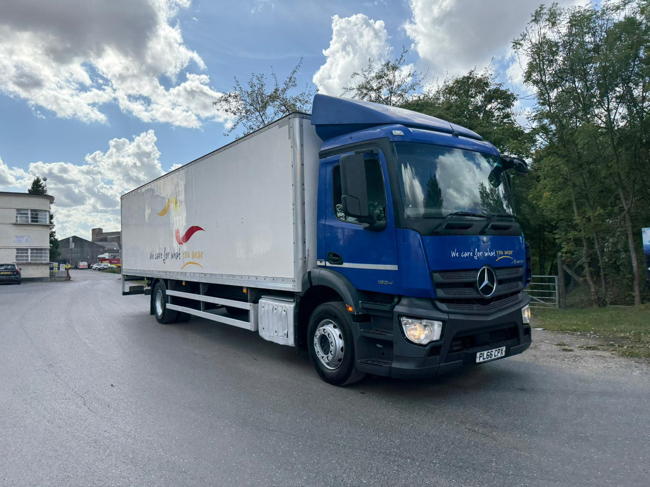 بصندوق مغلق شاحنة 2016 Mercedes Antos 1824 Rigid Truck: صور 11