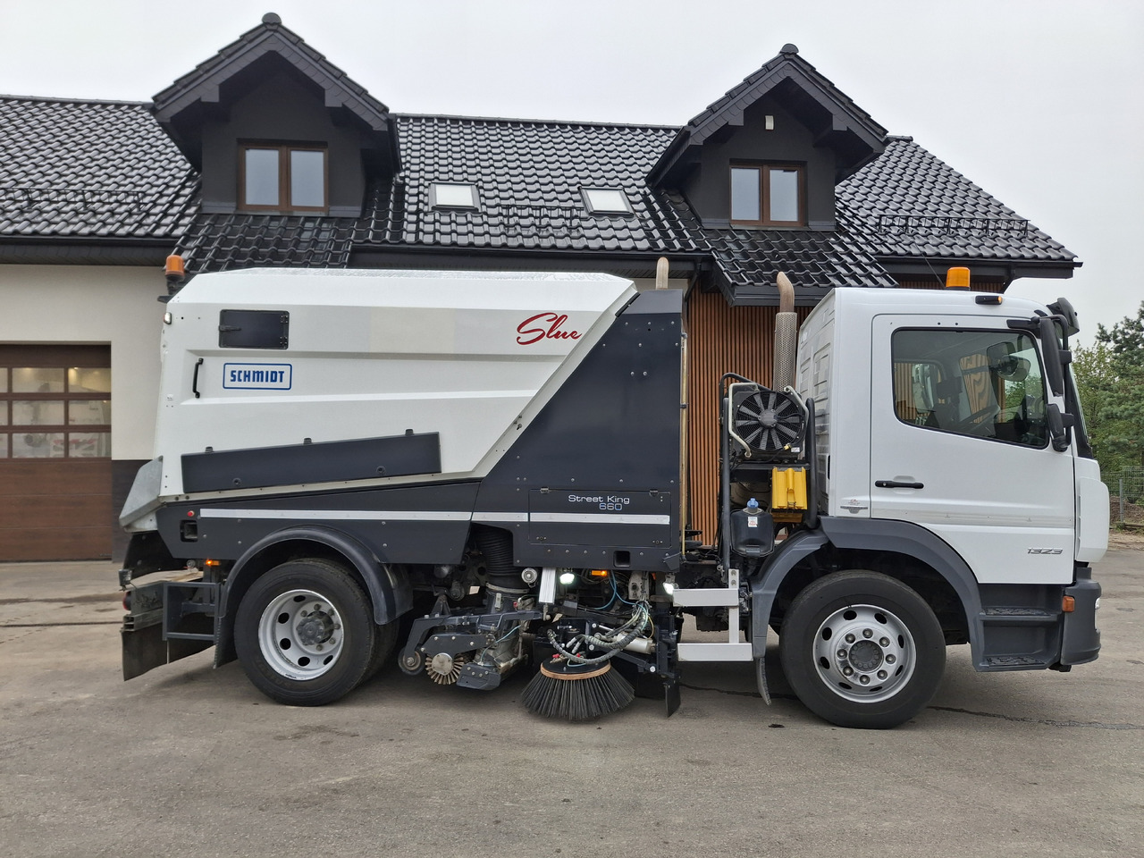 MERCEDES-BENZ Atego 1523 Zamiatarka Kehrmaschine Schmidt Street King 660 Euro 6 PM10 2 Motoren Szczotki L/R 2016r - سياره كنس شوارع: صور 5 MERCEDES-BENZ Atego 1523 Zamiatarka Kehrmaschine Schmidt Street King 660 Euro 6 PM10 2 Motoren Szczotki L/R 2016r - سياره كنس شوارع: صور 5