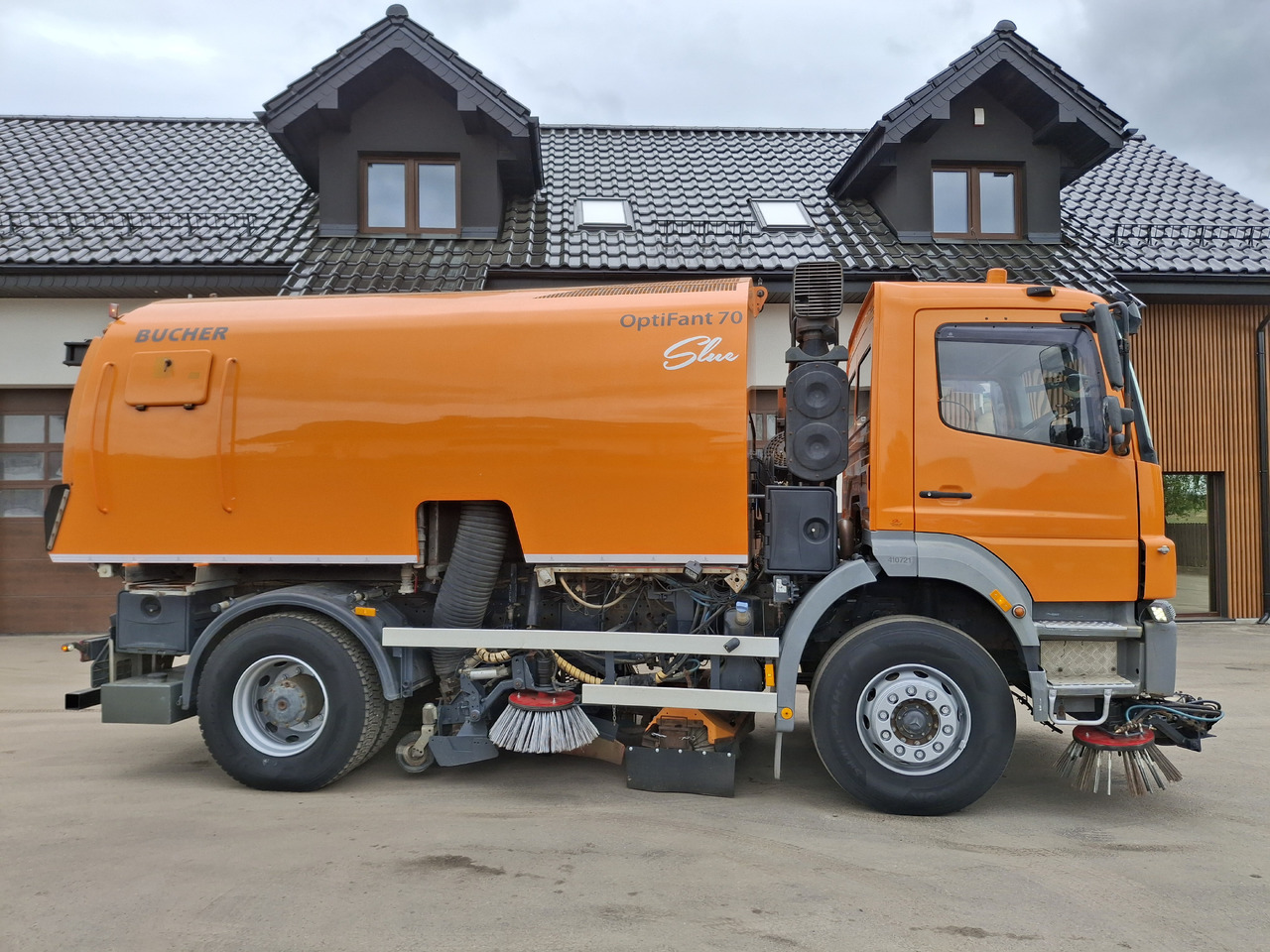 MERCEDES-BENZ Axor 1823 Zamiatarka Kehrmaschine BUCHER 2 Motoren Szczotki L/R Sweeper - سياره كنس شوارع: صور 5 MERCEDES-BENZ Axor 1823 Zamiatarka Kehrmaschine BUCHER 2 Motoren Szczotki L/R Sweeper - سياره كنس شوارع: صور 5