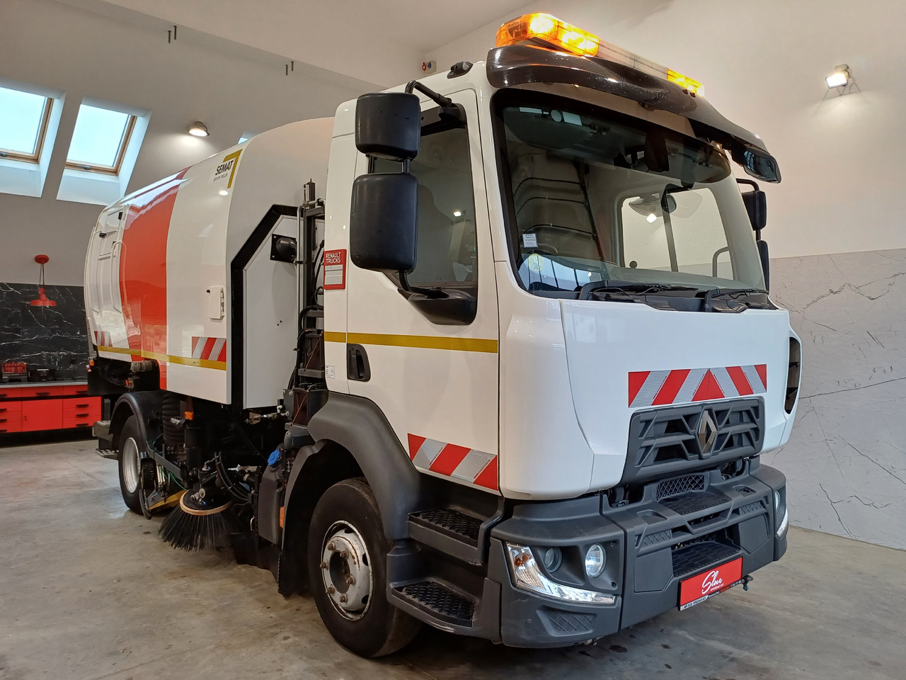 RENAULT D12 Zamiatarka Kehrmaschine 2 Motoren SEMAT Zoeller Szczotki L/R Euro 6 PM10 2017r - سياره كنس شوارع: صور 1 RENAULT D12 Zamiatarka Kehrmaschine 2 Motoren SEMAT Zoeller Szczotki L/R Euro 6 PM10 2017r - سياره كنس شوارع: صور 1