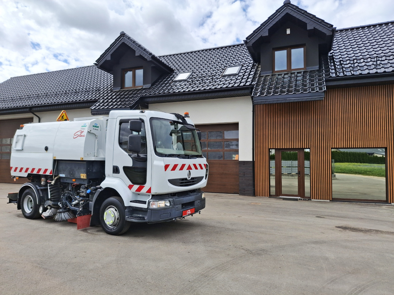 RENAULT Midlum 220 Zamiatarka Johnston VS500 Szczotki L/R Obie Strony Napęd Hydrostatyczny 2012r - سياره كنس شوارع: صور 1 RENAULT Midlum 220 Zamiatarka Johnston VS500 Szczotki L/R Obie Strony Napęd Hydrostatyczny 2012r - سياره كنس شوارع: صور 1