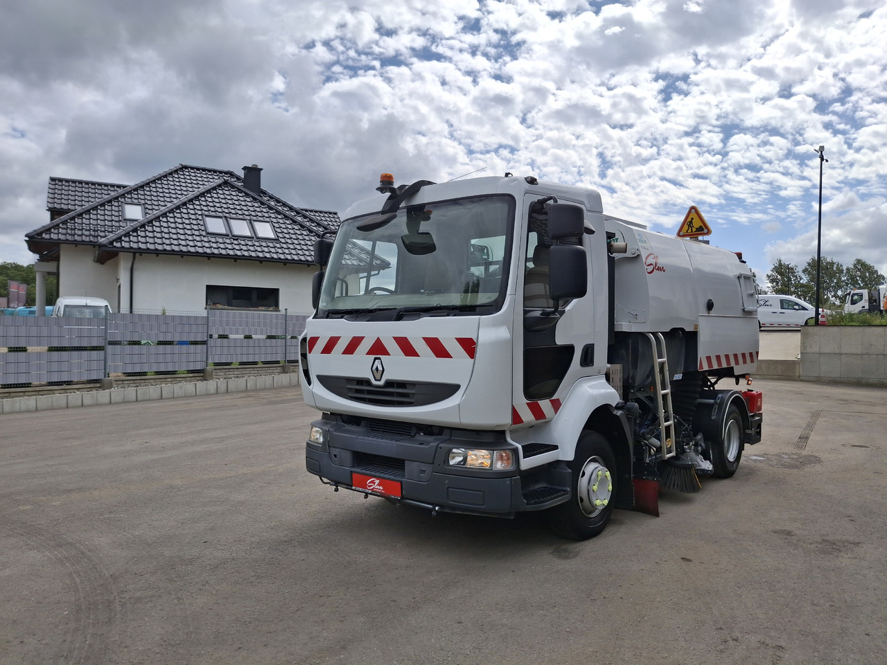 RENAULT Midlum 220 Zamiatarka Johnston VS500 Szczotki L/R Obie Strony Napęd Hydrostatyczny 2012r - سياره كنس شوارع: صور 3 RENAULT Midlum 220 Zamiatarka Johnston VS500 Szczotki L/R Obie Strony Napęd Hydrostatyczny 2012r - سياره كنس شوارع: صور 3